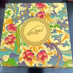 Beautiful floral vibrant box!  Great for storage.